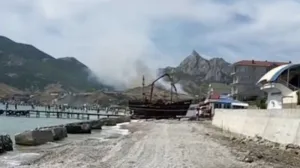 Дым от пожара видно с набережной Коктебеля.