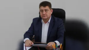 Айдер Типпа до Госкомитета работал в Первомайском районе Крыма.