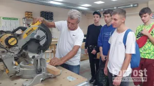 В плотничной мастерской Крымского многопрофильного колледжа.