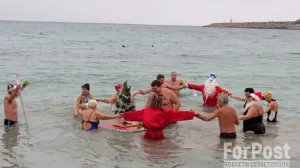 У севастопольских моржей заплыв 1 января - старая добрая традиция.
