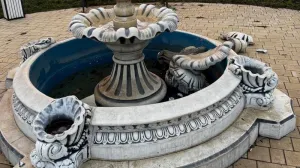 В Крыму ребёнок разбил дорогой городской фонтан