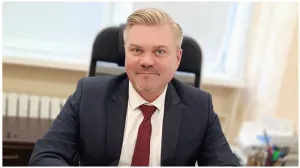 До прибытия в Севастополь Владимир Новиков около 15 лет занимал разные руководящие должности.