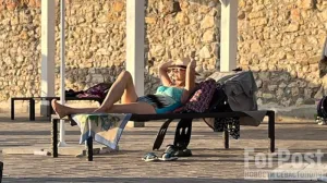 Такой вид в Крыму многие считают подобающим только для пляжа. 