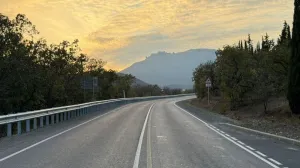 Скоро дорога, проходящая на юге Крыма возле Морского, будет введена в эксплуатацию.