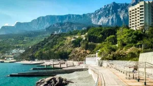 Парк санатория «Морской прибой» расположен в южнобережном посёлке Кореиз.