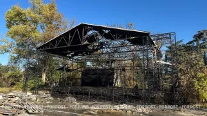 Сейчас место пожара на Историческом бульваре выглядит так. 