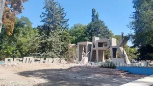 Детский парк в Симферополе закрыт для посетителей с апреля 2025 года. 