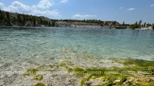 Во время стрельбы рядом с хулиганом находились и другие люди.