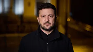 Зеленский заявил, что не собирается отменять военное положение 