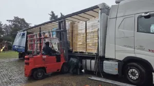 Папа Римский послал на Украину три грузовика с супами быстрого приготовления