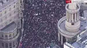 Британия пробует вспомнить себя через Рождество