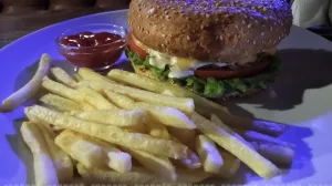 Вредную еду в Британии убирают с экранов днём