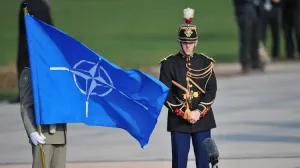 Во Франции оппозиция инициировала выход страны из НАТО