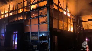 В Ялте загорелся магазин «Доброцен» 