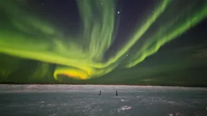 Неожиданное яркое полярное сияние озарило Россию