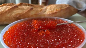 Россияне «опустошили» запасы красной икры в стране — как отреагировали цены?