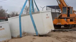 В Севастополе бетонные укрытия почти полностью зарылись в песок