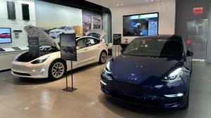 Tesla прекращает производить автомобили и начинает делать роботов