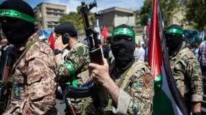 Британия собирается объявить иранский КСИР вне закона