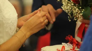 Ритуалы и пышные банкеты уходят в прошлое — как и почему меняются свадьбы в России