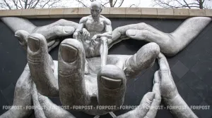 «Объятия человечества»: о чём новый арт-объект в парке Галицкого