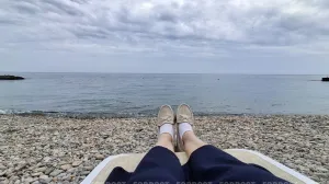 Почему при засыпании подёргиваются ноги и когда это перестаёт быть нормой