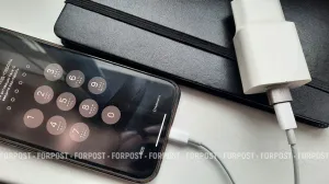 В метро начали проверять телефоны: как пассажиры становятся заложниками розетки