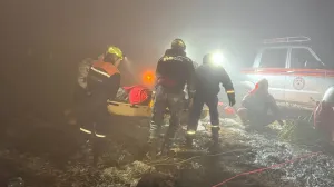 Автомобиль с людьми упал в обрыв со скал в горах Крыма 