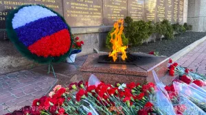 Вечный огонь как батарея: взрослый человек грел ноги у мемориала в Севастополе
