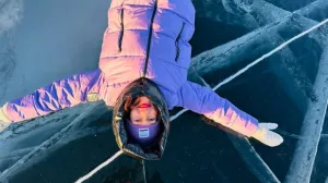 Как крымчанка с подругой покорила лёд Байкала