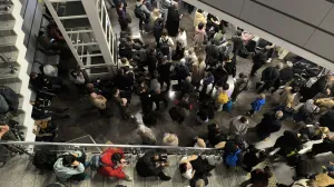 «Мы сами должны купить новые билеты»: российские туристы застряли в ОАЭ и Катаре из-за закрытого неба