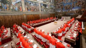 Кардинал сделал грубое нарушение во время выборов папы римского