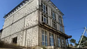 Житель Севастополя три года продавал квартиры в самовольно построенных домах