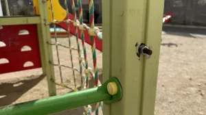 В Севастополе управляющие компании не торопятся приводить в порядок опасные детские площадки