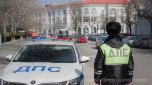 В Севастополе инспекторы ДПС готовы прийти на выручку водителям