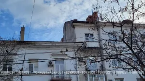 Торцовая стена в центре Севастополя грозит обвалиться на головы прохожих