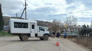 Двое крымских подростков на питбайке угодили под грузовой фургон