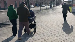 В Севастополе за год приняли в семьи 80 детей