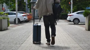 Мужчины стали реже переезжать ради высокой зарплаты — с чем это связано 