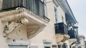 Житель Севастополя получил куском балкона по голове 