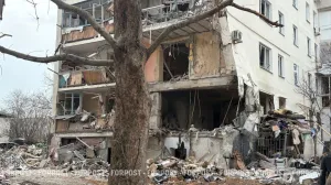 В Севастополе после взрыва в жилом доме продолжают искать одного человека 