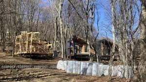 Почему на Ангарском перевале начали расти домики для туристов