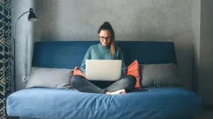 Европейцев призвали сократить поездки и работать из дома