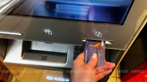 С чем связан массовый сбой терминалов, банкоматов и банковских приложений в России