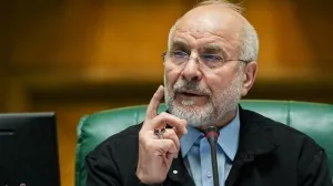 Переговоры не имеют смысла после возобновления огня - спикер парламента Ирана