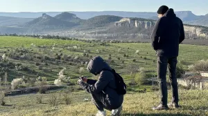 Не позирует, а просто живёт: тихие ритмы весны в Бахчисарайском районе Крыма