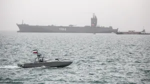 «Будете атакованы через 30 минут»: американский корабль передумал идти в Ормузский пролив