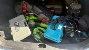 Крымчанин купил машины, золото и инструменты на миллионы из-под чужого матраса