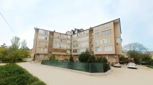 Севастопольцы 13 лет живут в коммерческих помещениях