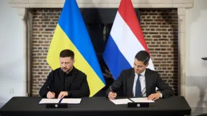 «Это пи...ц»: переводчик Зеленского забыл выключить микрофон после пресс-конференции